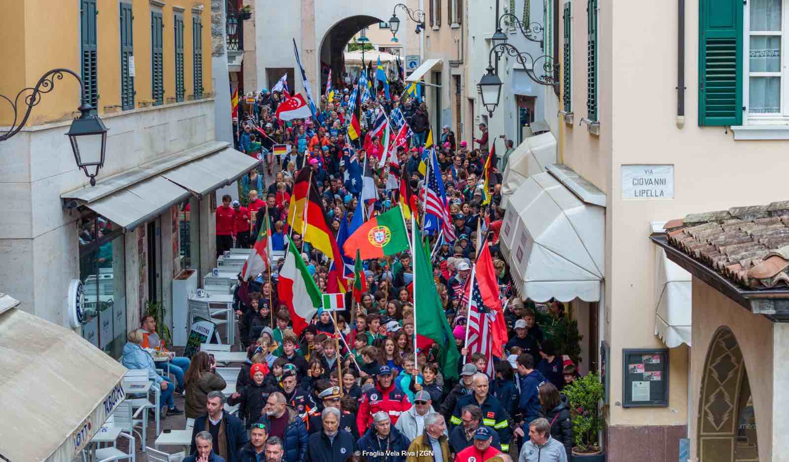 SPORT - Vela: la vittoria di Charles Ganivet apre il 44° Meeting del Garda Optimist