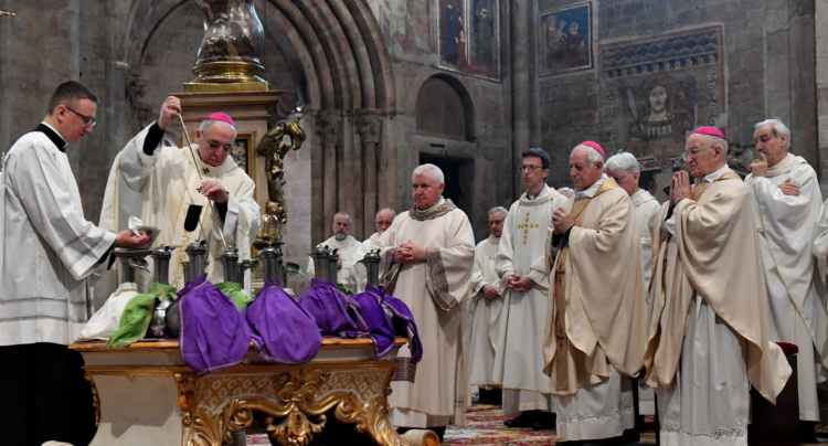 ATTUALITÀ - Messa del Crisma in cattedrale a Trento
