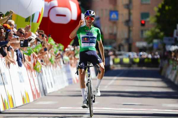 SPORT - Ciclismo: Giulio Pellizzari trionfa al Tour of the Alps