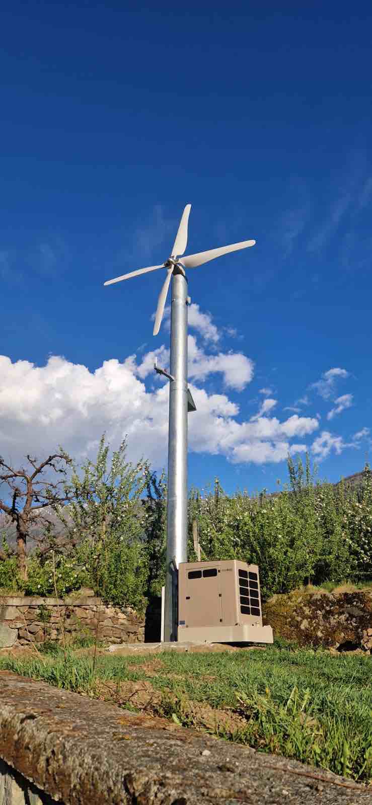 SONDRIO - Innovazione in agricoltura: installata la prima pala antibrina della Valtellina