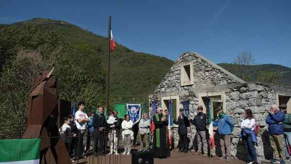 VALLE CAMONICA - Sonico, scoperta una stele in ricordo del professor Ricci