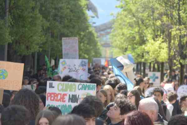 TRENTINO - Giornata della Terra: marcia di ragazze e ragazzi per il clima
