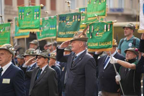 ATTUALITÀ - Adunata degli alpini: 5mila bresciani e 7mila trentini a Genova