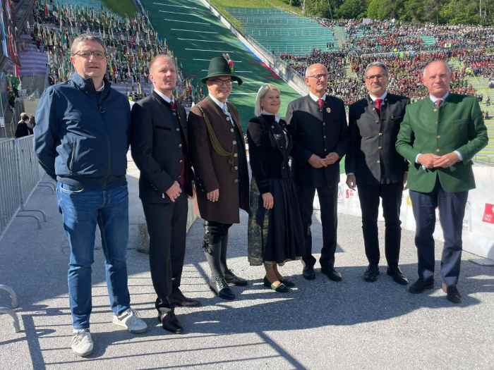EVENTO - Alpenregion, sfilata storica e legami transfrontalieri