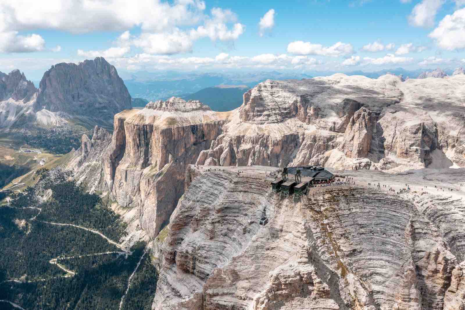 VAL DI FASSA - Val di Fassa-Carezza: al via i primi impianti per un'estate ricca di novità