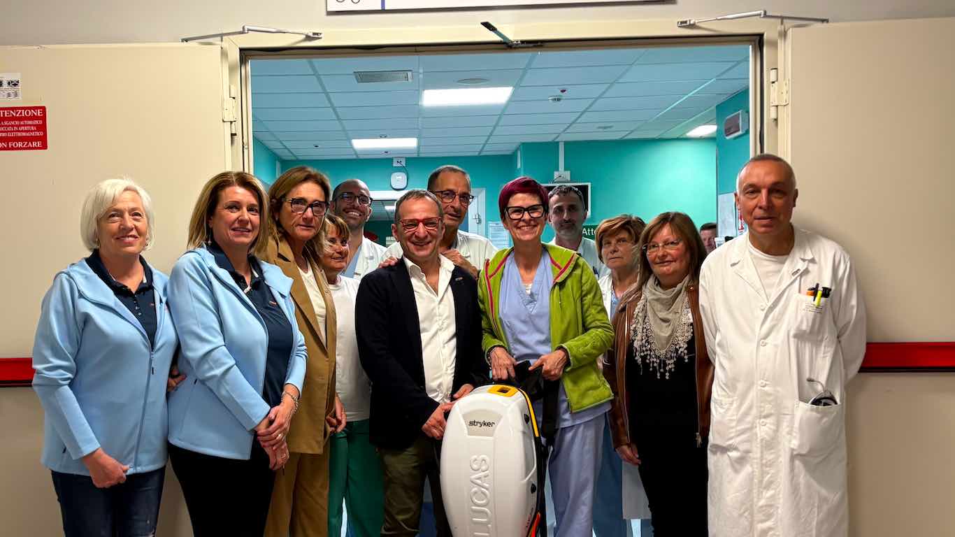 BORMIO - Un massaggiatore cardiaco automatico donato all'ospedale di Sondalo