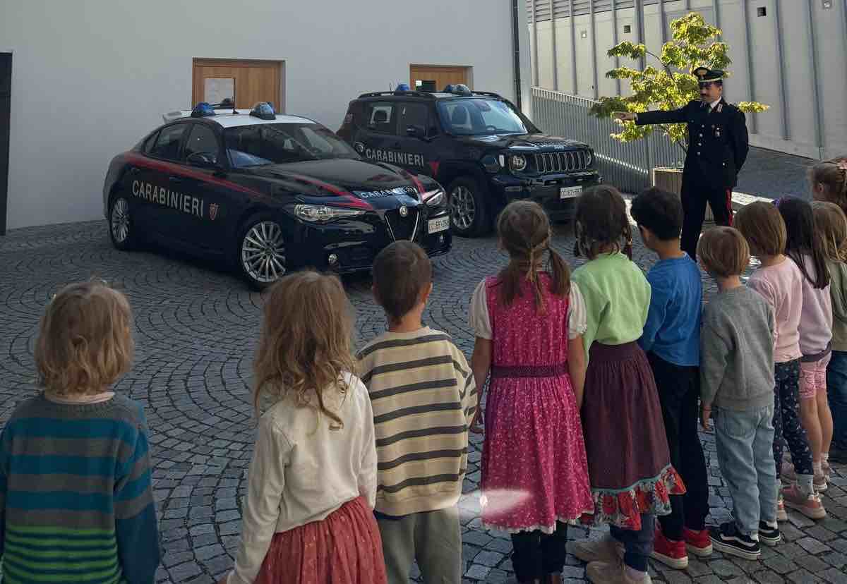 ALTO ADIGE - Cultura della legalità: i carabinieri di Merano incontrano i piccoli dell’asilo Winkelweg