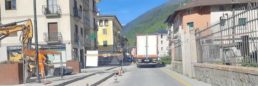 VALLE CAMONICA - Disagi al traffico sulla statale 42 del Tonale a Vezza d'Oglio