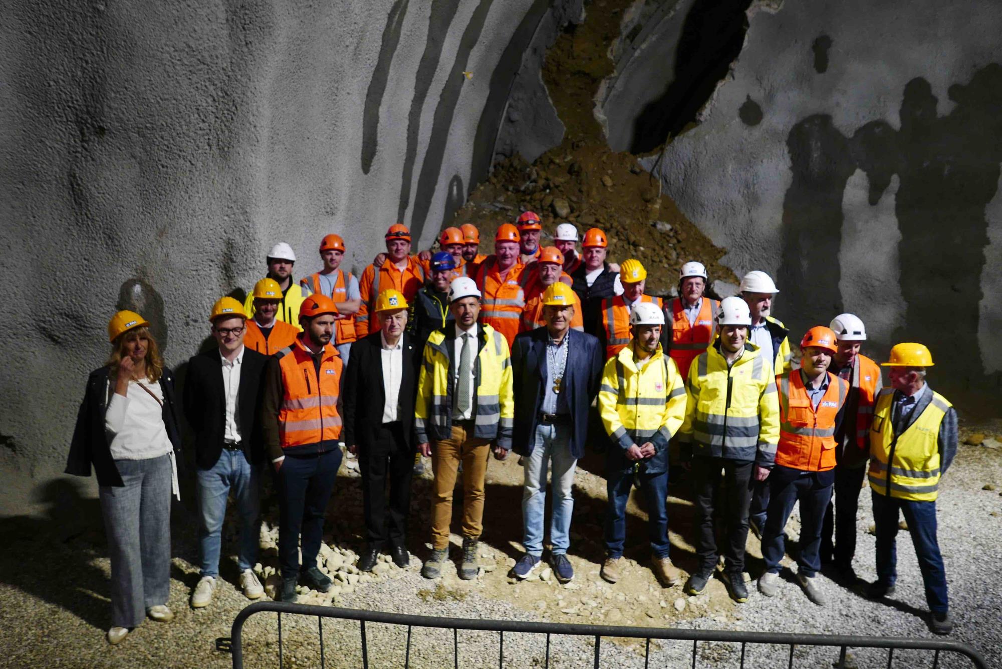 ALTO ADIGE - Circonvallazione di Chienes, abbattuto l’ultimo diaframma del tunnel