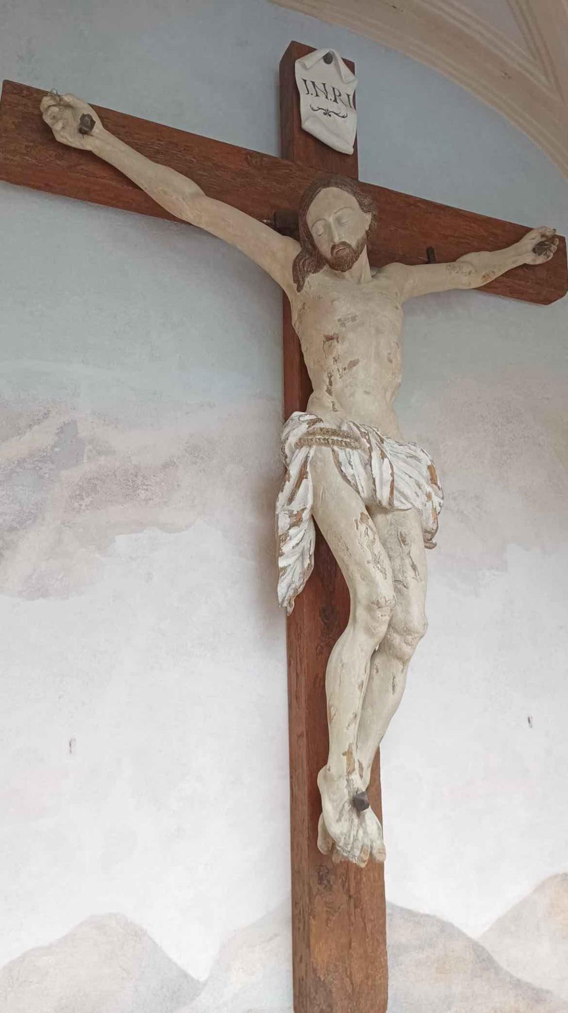 TRENTINO - Nel Capitello di Ravina è tornato il Crocifisso restaurato