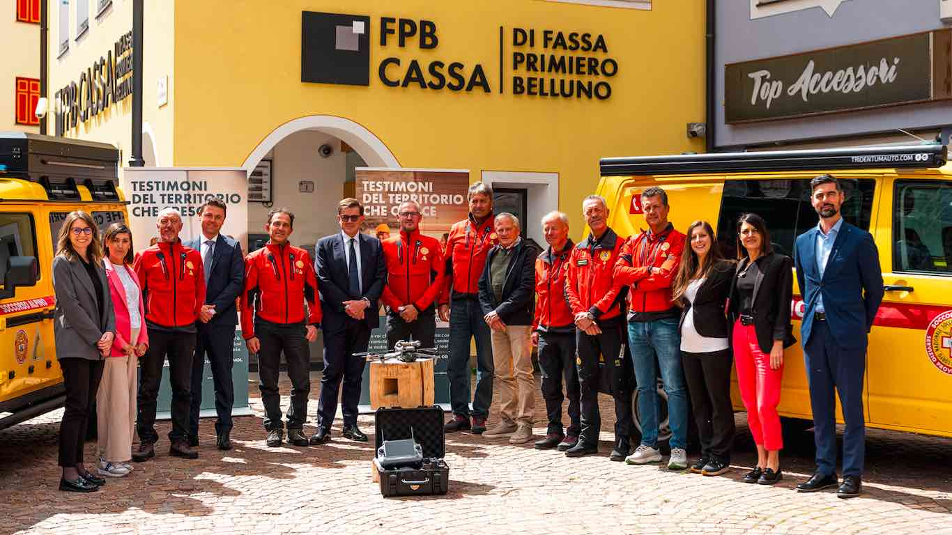 VAL DI FASSA - Due nuovi droni donati da FPB CASSA di Fassa Primiero Belluno al Soccorso Alpino Trentino