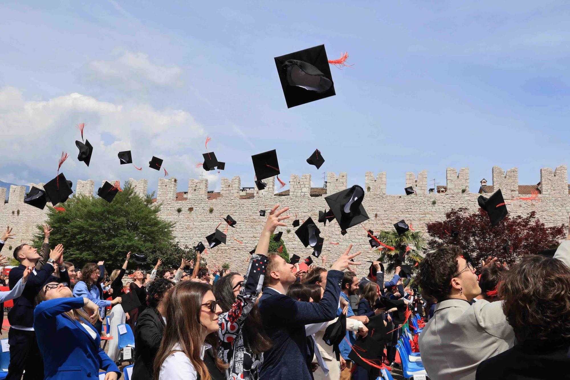 ATTUALITÀ - Cerimonia di laurea a UniTrento, 320 nuovi dottori