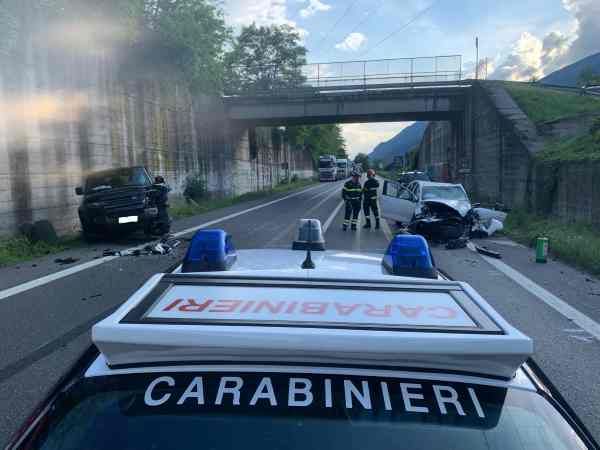 CRONACA - Scontro tra due auto sulla statale 42 a Darfo, quattro feriti