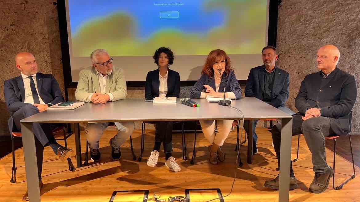 CULTURA - Inaugurata "Il peso della fragilità" a Castel Pergine