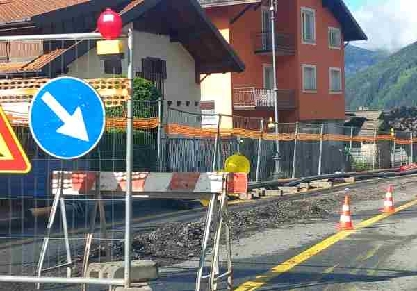 VALLE CAMONICA - Lavori di metanizzazione nel centro di Vezza d'Oglio