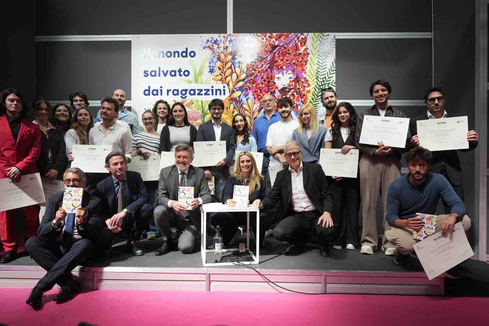 CULTURA - Salone del Libro, a Torino premiati i 26 vincitori di "Futura. Raccontare la Lombardia"