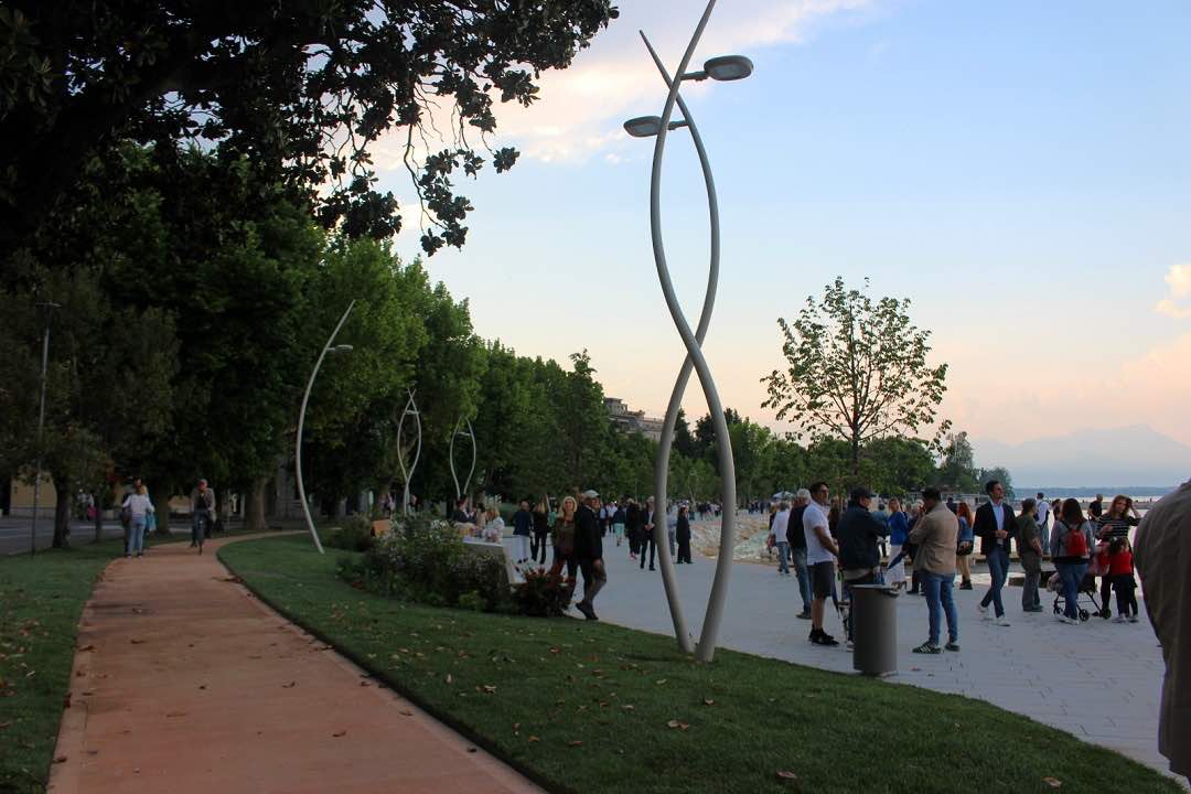 GARDA - Desenzano del Garda, la nuova passeggiata sul lungolago