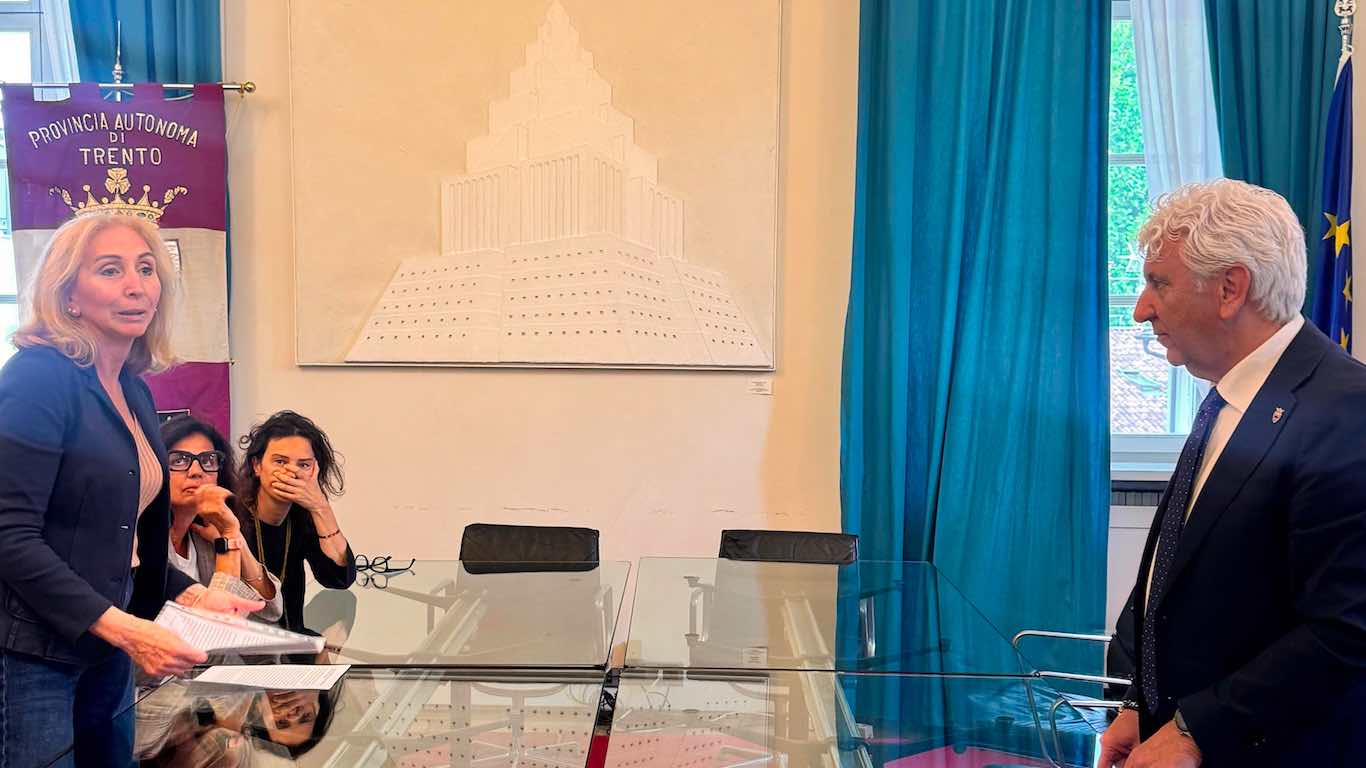 TRENTINO - Scuola dell’infanzia, consegnata in Consiglio provinciale una nuova petizione