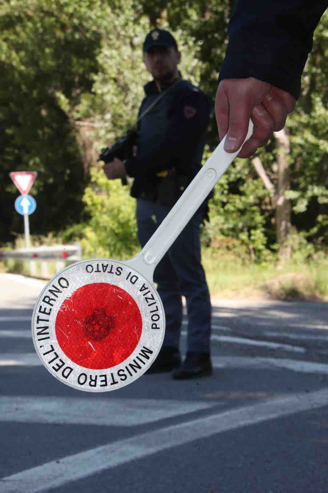 VALTELLINA - Fu presa a sassate a Sondrio, cittadina incontra il Questore