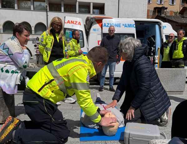 ATTUALITÀ - Prevenzione: manovre salvavita nelle piazze della Valle Camonica