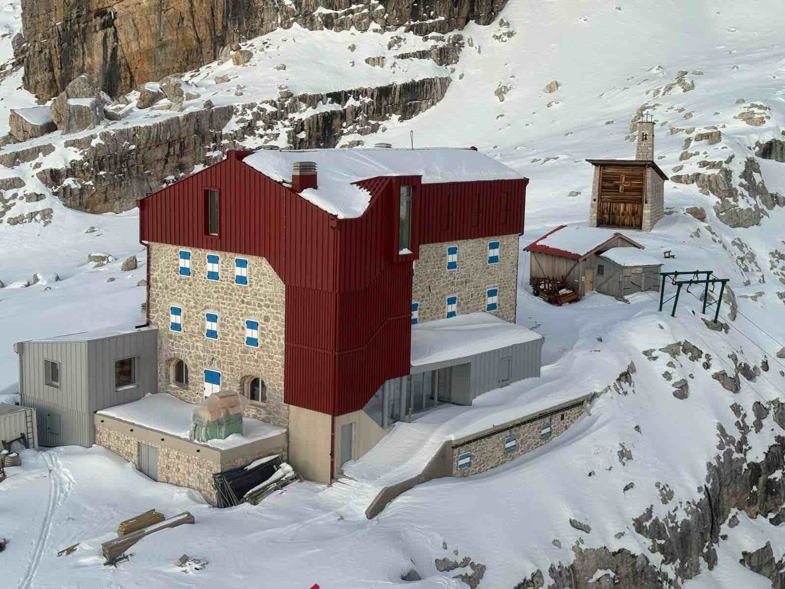 TRENTINO - Bocca di Brenta, lo storico Rifugio SAT Tosa Pedrotti riapre il 20 giugno