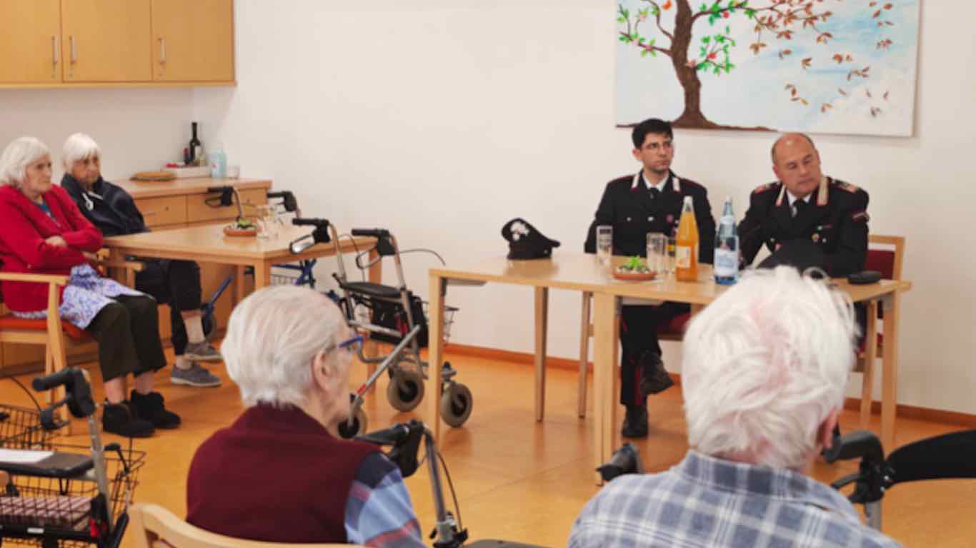 ALTO ADIGE - Truffe, i carabinieri incontrano gli anziani a Tesimo e Prissiano