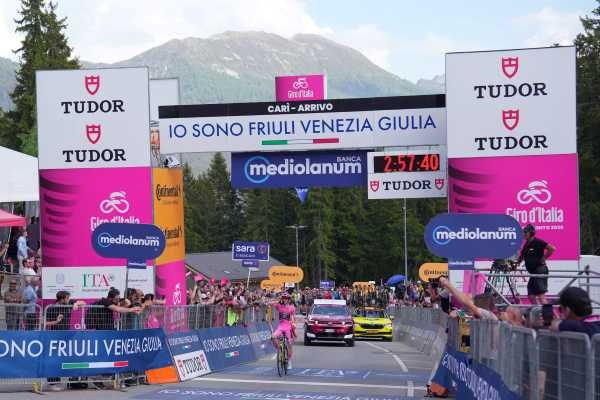 SPORT - Giro d'Italia: la maglia rosa Vingegaard trionfa anche a Carì