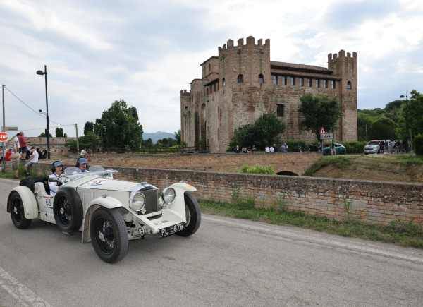 SPORT - L'abbraccio del pubblico alla 1000 Miglia