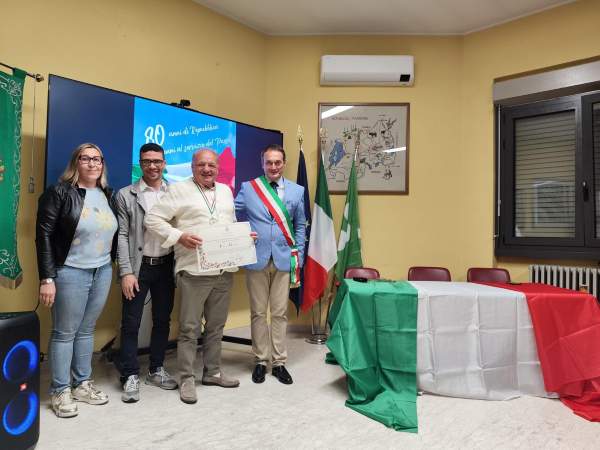VALLE CAMONICA - Niardo: Civica Benemerenza a Carla Farisè e Andreino Giacomelli