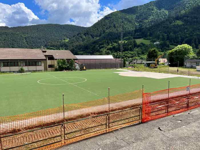 VALLE CAMONICA - Borno, avanzano i lavori del nuovo campo di calcio 