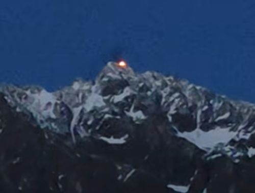 VALLE CAMONICA - Ponte di Legno: incendio a Capanna Lago Scuro
