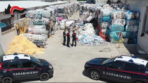 VALLE CAMONICA - Traffico di rifiuti tessili, sotto sequestro una società bresciana
