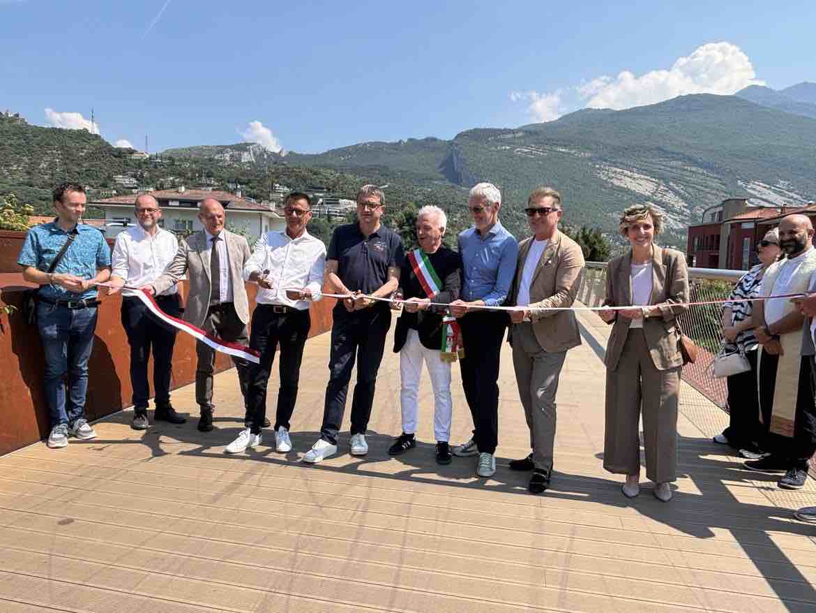 RIVA DEL GARDA - Ciclovia del Garda: inaugurati i tratti di Torbole e di Riva del Garda