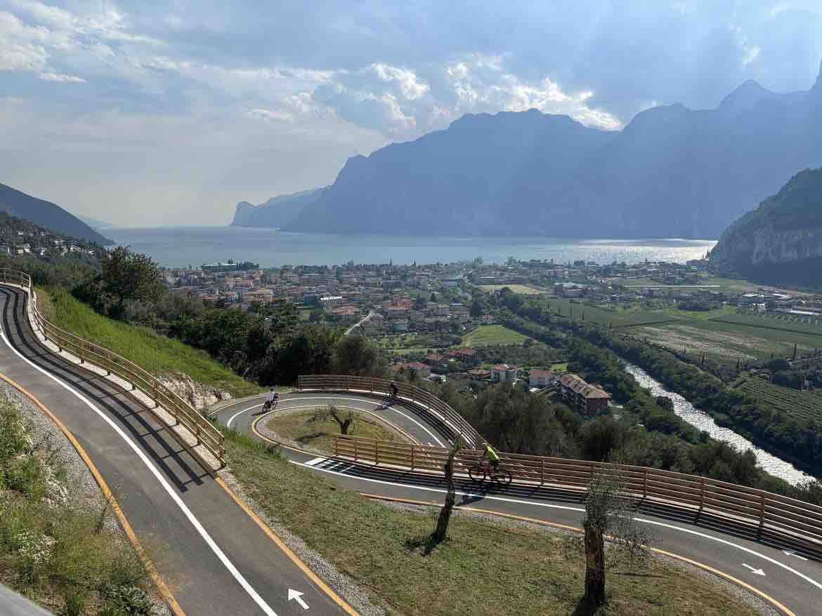 RIVA DEL GARDA - Il "bypass ciclabile" tra Nago la piana del Garda