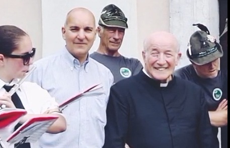 VALLE CAMONICA - A Demo festa per il cinquantesimo di sacerdozio di don Santo