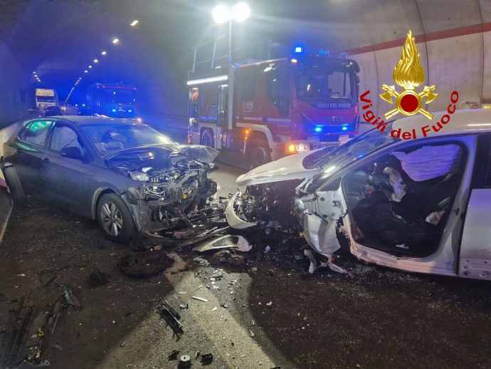 CRONACA - Incidenti sulle statali 42 del Tonale e 300 del Gavia: cinque feriti