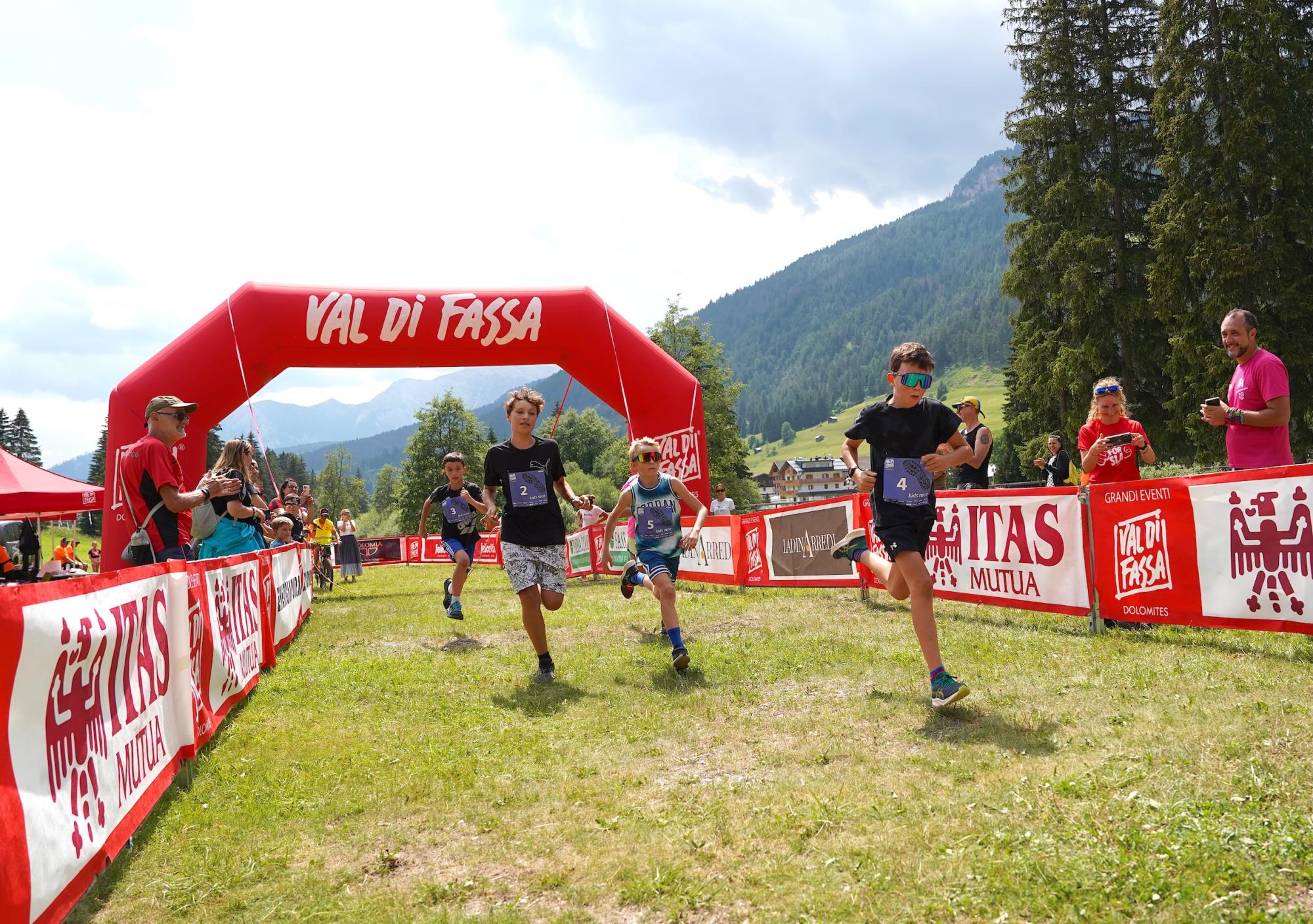 CORSA IN MONTAGNA - Val di Fassa Running: spazio alla Kids Race nella giornata interlocutoria
