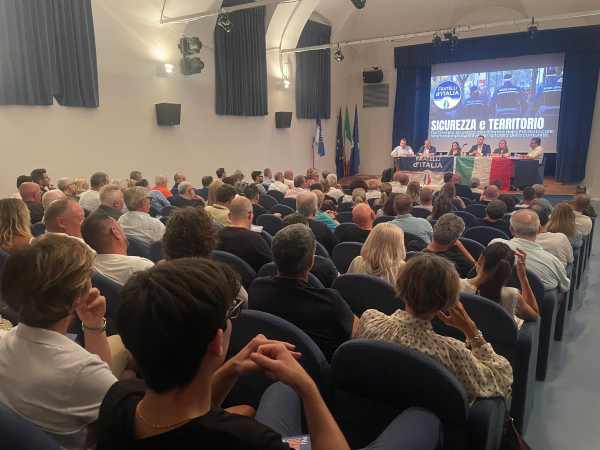 ATTUALITÀ - Sala gremita a Manerbio per il convegno "Sicurezza e Territorio" 
