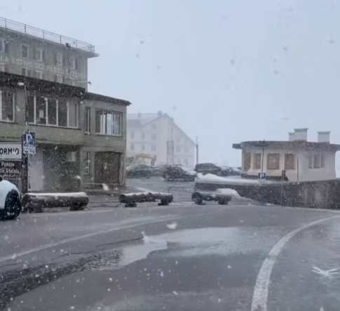 ATTUALITÀ - Al Passo dello Stelvio e al Presena è tornata la neve