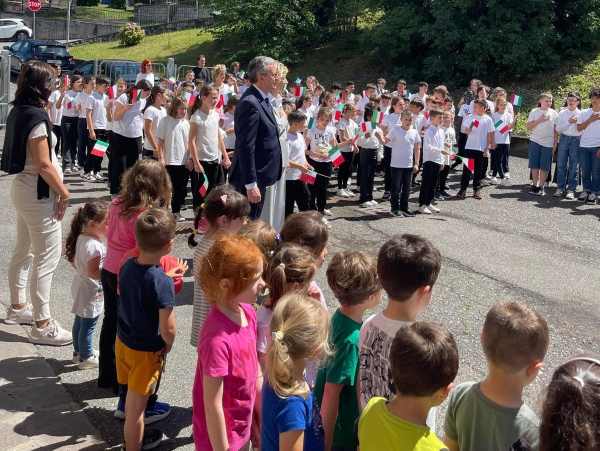 VALLE CAMONICA - Il prefetto ha incontrato gli alunni di Niardo