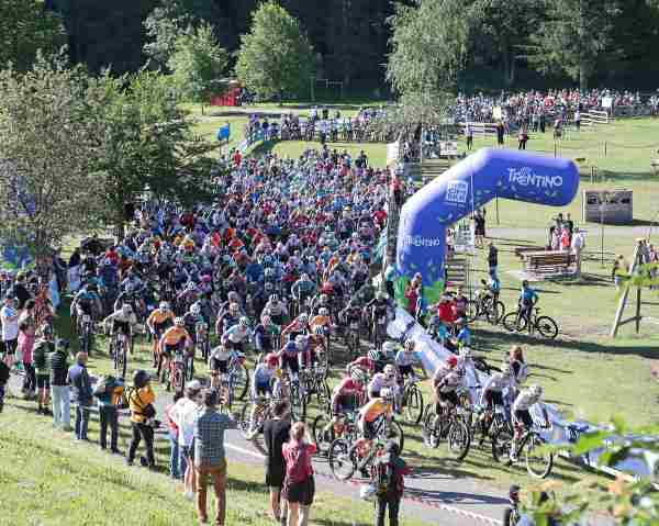 ALPE CIMBRA - Spettacolo alla 100 Km dei Forti: Billi e Piana i vincitori