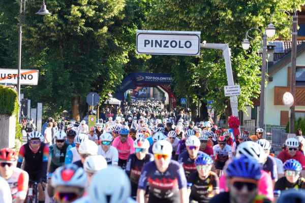 SPORT - In 1.500 per una straordinaria Top Dolomites Cycling