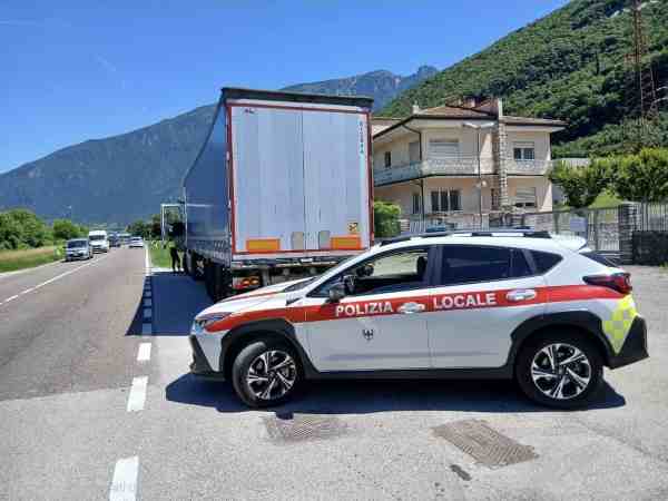 CRONACA - Trasporto abusivo di merci pericolose, denunciato autotrasportatore