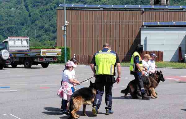 VALLE CAMONICA - Gli alunni della Primaria di Sonico hanno incontrato la Protezione Civile