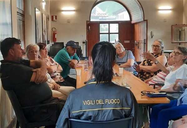 VALLE CAMONICA - Spazio Ludico, a Ponte di Legno incontro con i vigili del fuoco