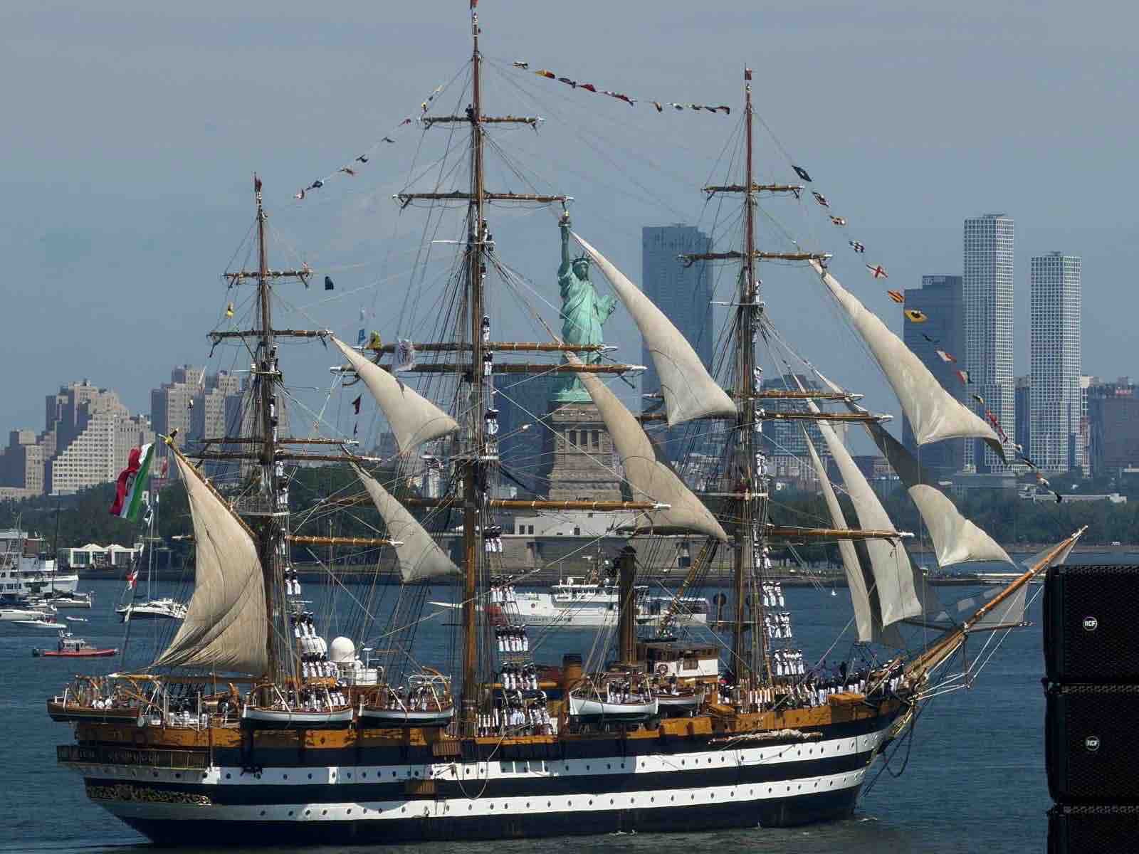GARDA - Amerigo Vespucci a New York, giovane gardesano a bordo per il 250° anniversario degli USA