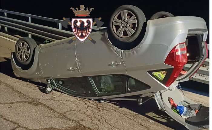 CRONACA - Paura per una vettura ribaltata a Besenello