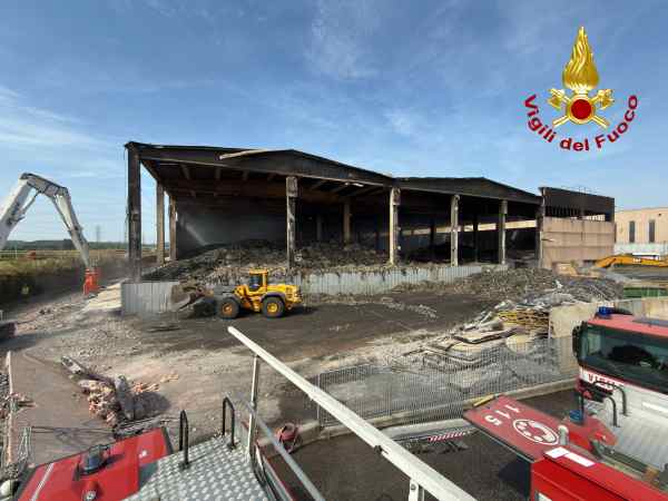 CRONACA - Spento l'incendio nell'azienda di Pian Camuno, conta dei danni
