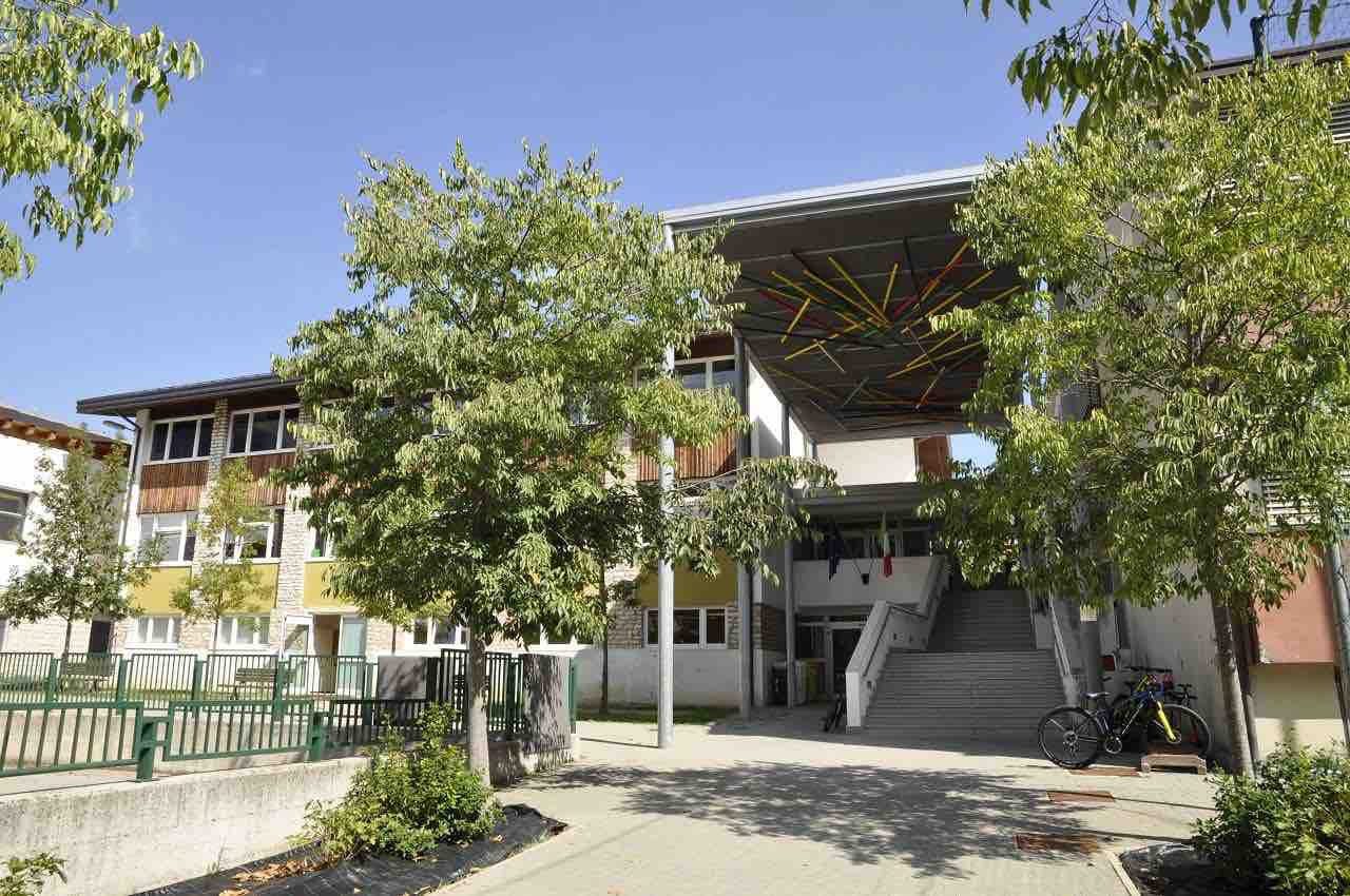 VAL DI SOLE E NON - Brentonico, impianto fotovoltaico sul tetto della scuola