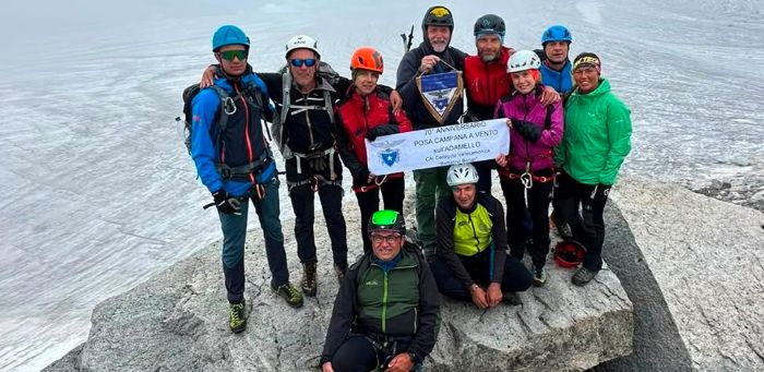 VALLE CAMONICA - Adamello: il ricordo della Croce e della Campana a Vento